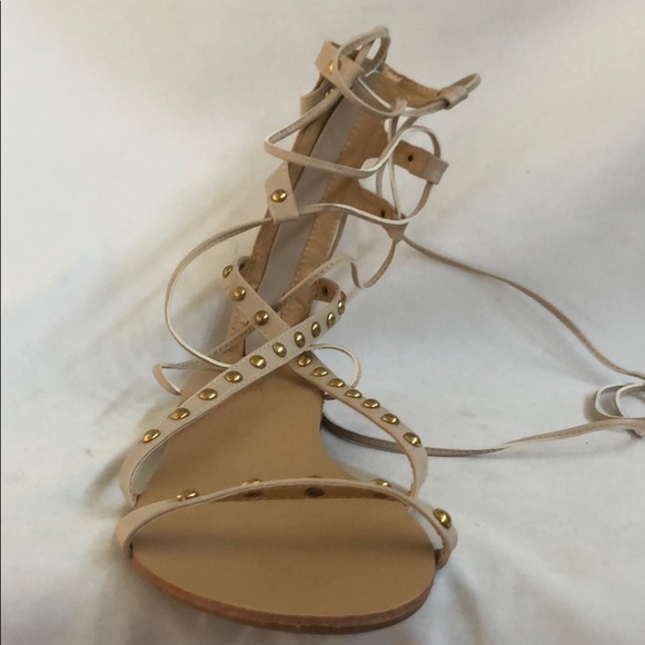 Studio F - Picture 1 of 8